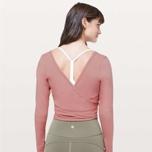 Lululemon it’s a tie long sleeve size small/extra small